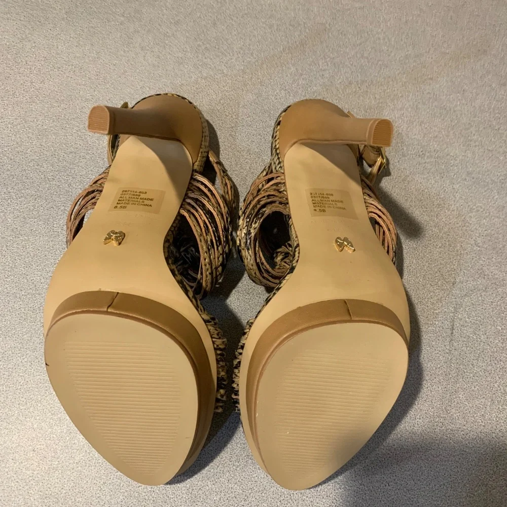 NWOB Victoria’s Secret Tan/Black Snakeprint Platform High Sandals sz 8.5 B
